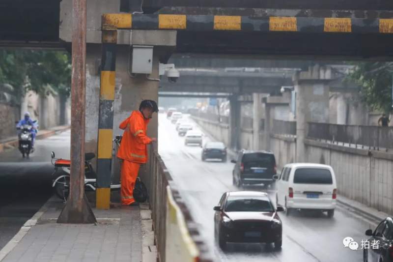 半岛·体育(中国)官方网站11万人备勤等雨 这一天我们到底经历了什么｜多图直击