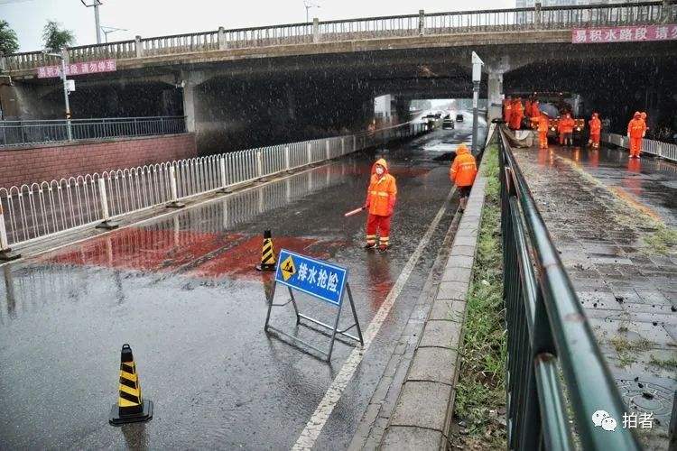 半岛·体育(中国)官方网站11万人备勤等雨 这一天我们到底经历了什么｜多图直击(图4)