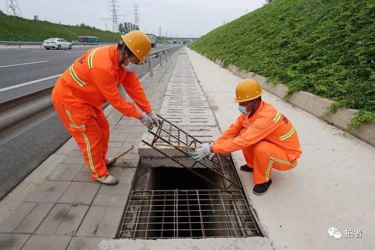 半岛·体育(中国)官方网站11万人备勤等雨 这一天我们到底经历了什么｜多图直击(图8)