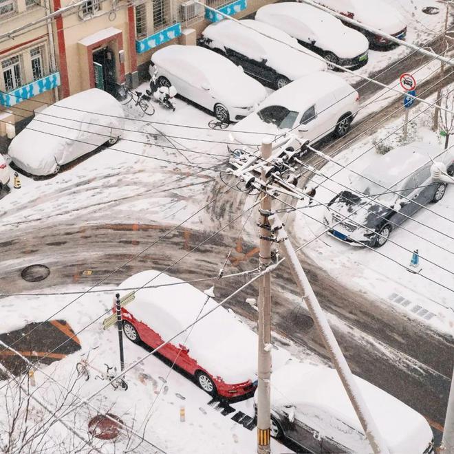 半岛·体育滑滑滑！雨雪天出行重要提醒→(图2)