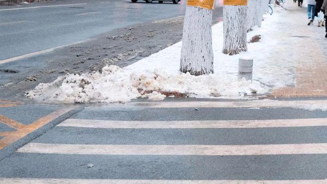 半岛·体育滑滑滑！雨雪天出行重要提醒→(图5)