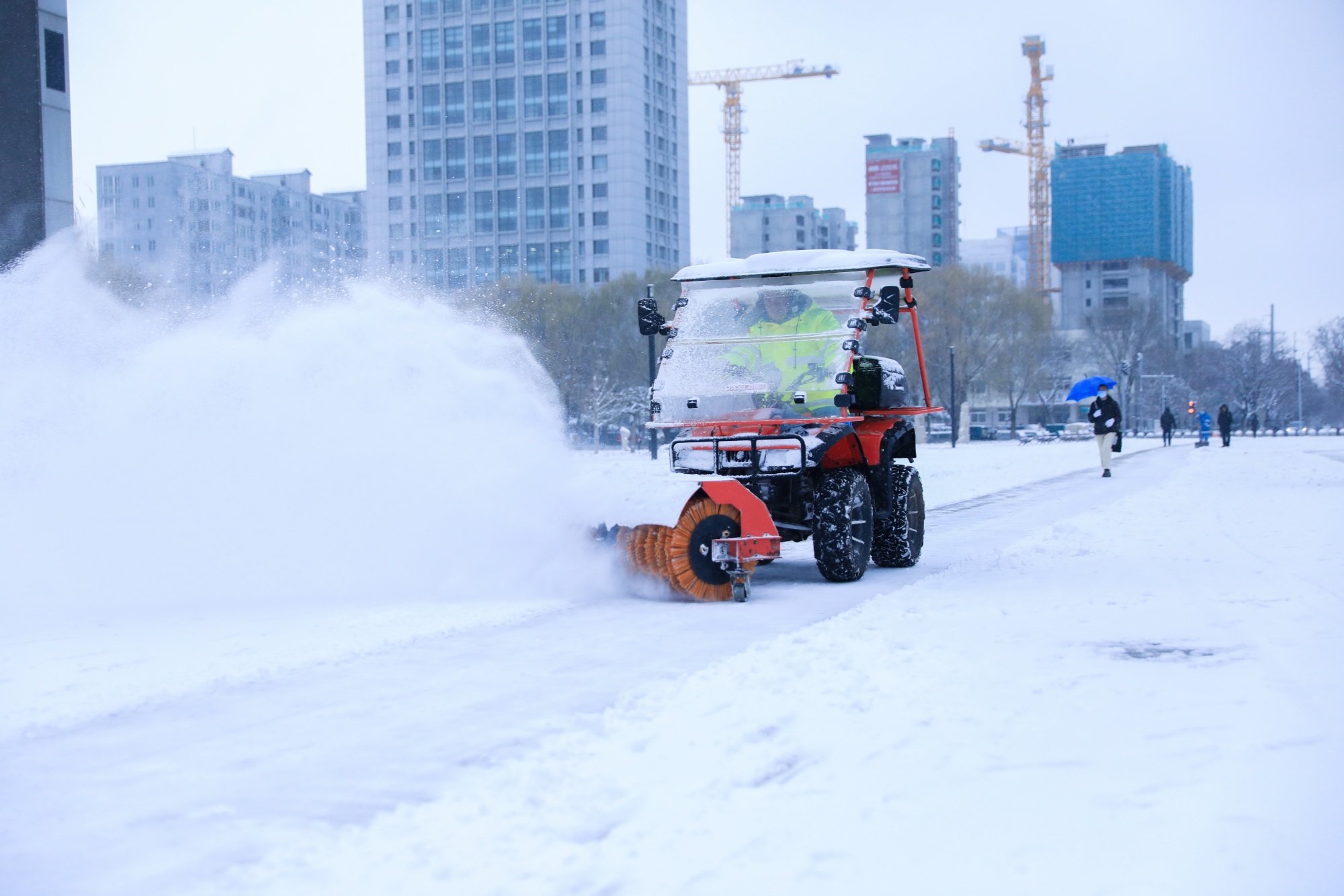 半岛·体育(中国)官方网站北京迎今冬首场明显降雪：两机场整体运行平稳 今明两天丰(图4)