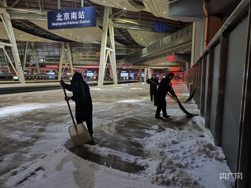 半岛·体育春运返程遇上龙年降雪 北京多座车站出现大量列车晚点