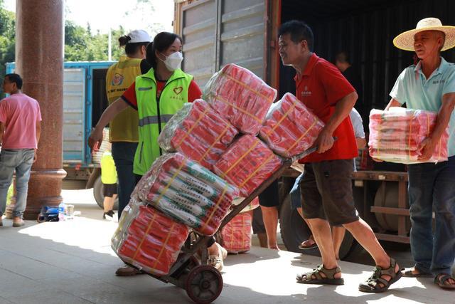 半岛·体育(中国)官方网站回顾：被称为“垃圾食品”方便面又不是军粮为何救灾食品中(图4)