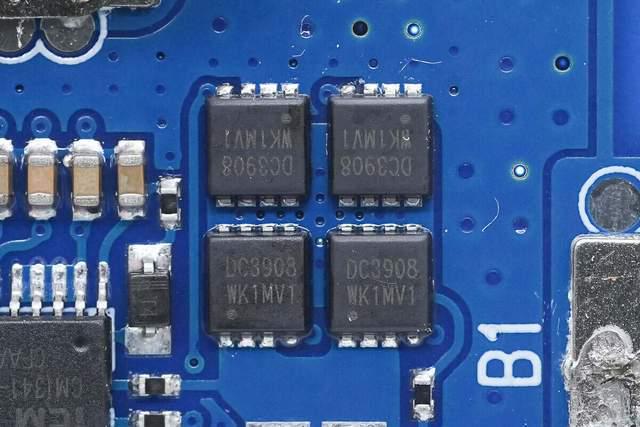 半岛·体育拆解报告：UGREEN 绿联能量湃Pro130W快充移动电源(图9)