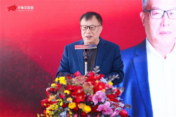 半岛·体育黄金规格・全国首创牛角尖瓷砖8001300mm非凡大师系列新品发布会盛(图2)